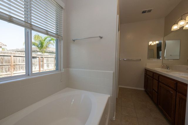 5547 E Atchison Street, Fresno, CA 93727