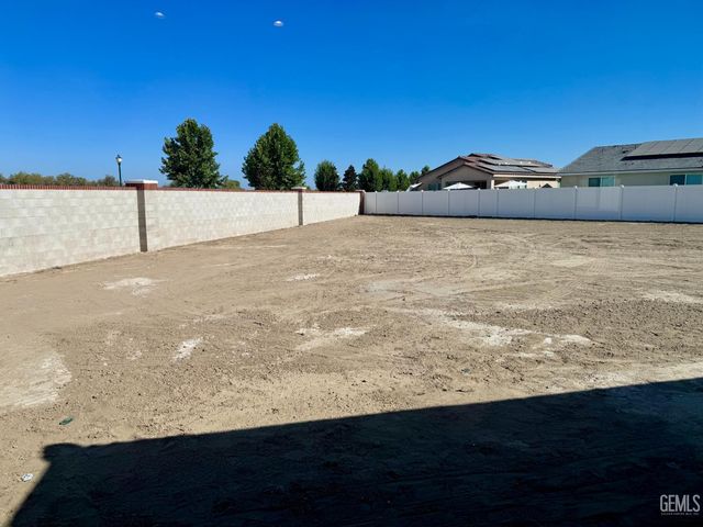 2104 Silkstone Court, Bakersfield, CA 93311