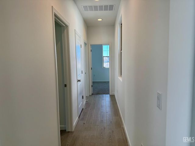 2104 Silkstone Court, Bakersfield, CA 93311