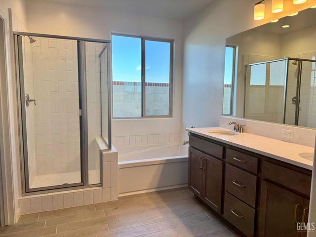 2104 Silkstone Court, Bakersfield, CA 93311