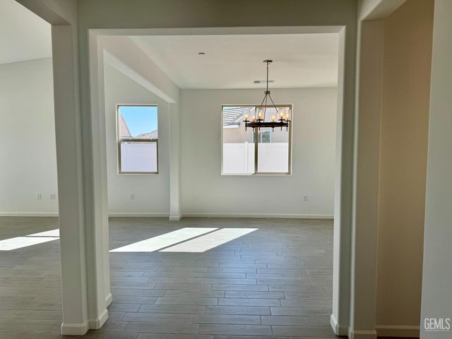 2104 Silkstone Court, Bakersfield, CA 93311