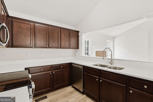 549 Sycamore Drive, Jonesboro, GA 30238