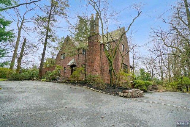 36 Forest Road, Tenafly, NJ 07670