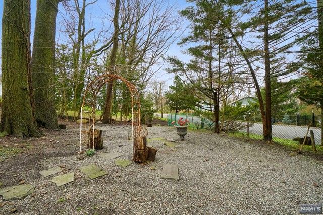 36 Forest Road, Tenafly, NJ 07670