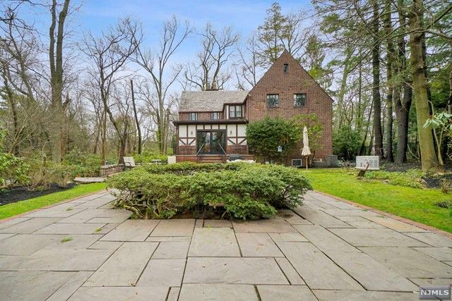 36 Forest Road, Tenafly, NJ 07670