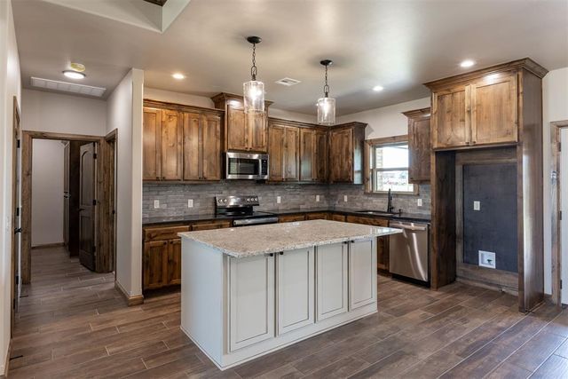 2433 Raven Circle, Blanchard, OK 73010