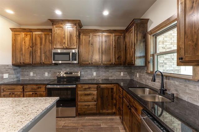 2433 Raven Circle, Blanchard, OK 73010