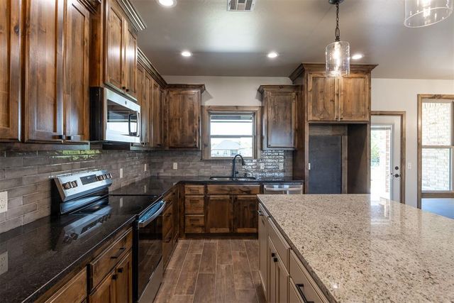 2433 Raven Circle, Blanchard, OK 73010