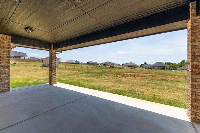 2433 Raven Circle, Blanchard, OK 73010