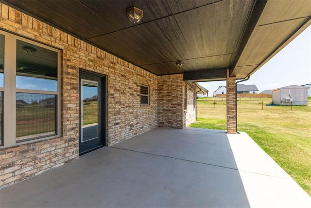 2433 Raven Circle, Blanchard, OK 73010