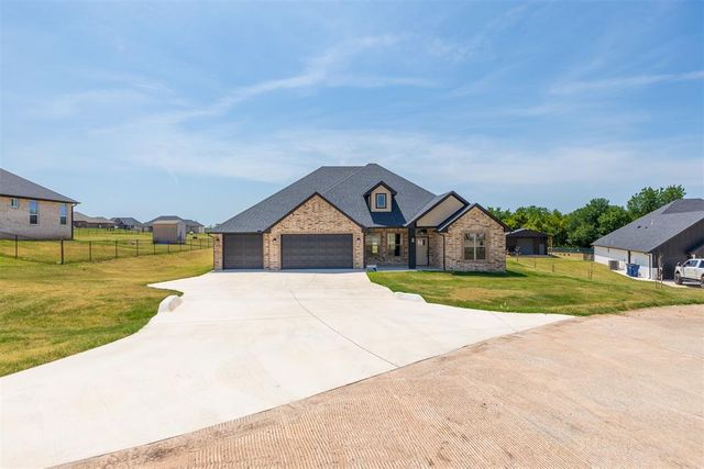 2433 Raven Circle, Blanchard, OK 73010