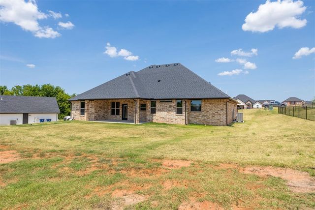 2433 Raven Circle, Blanchard, OK 73010