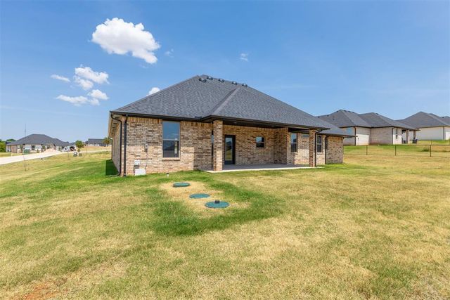 2433 Raven Circle, Blanchard, OK 73010