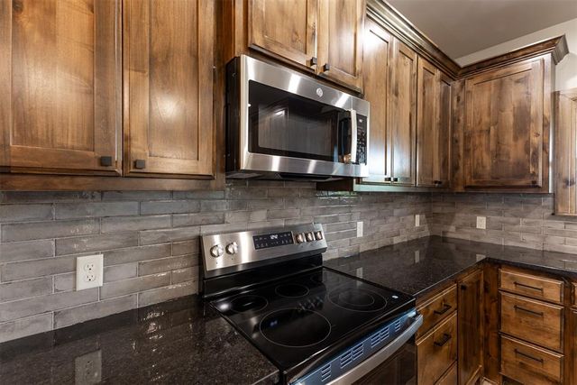 2433 Raven Circle, Blanchard, OK 73010