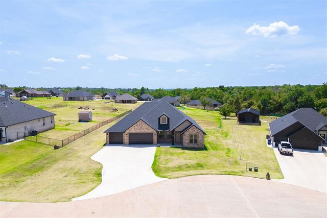 2433 Raven Circle, Blanchard, OK 73010
