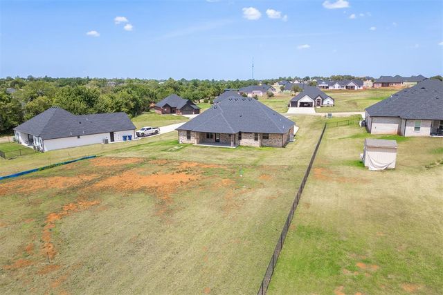 2433 Raven Circle, Blanchard, OK 73010