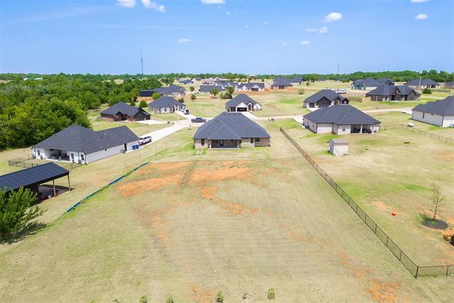 2433 Raven Circle, Blanchard, OK 73010