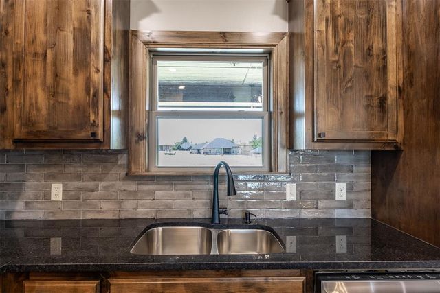 2433 Raven Circle, Blanchard, OK 73010