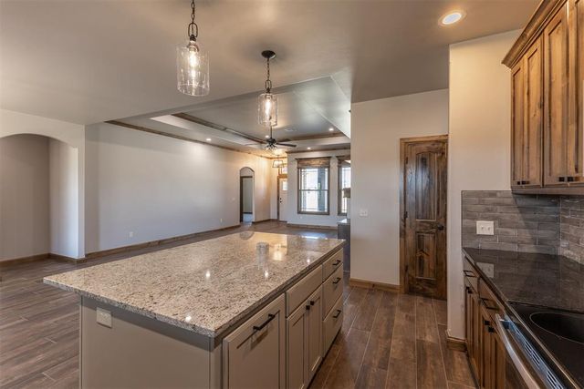 2433 Raven Circle, Blanchard, OK 73010