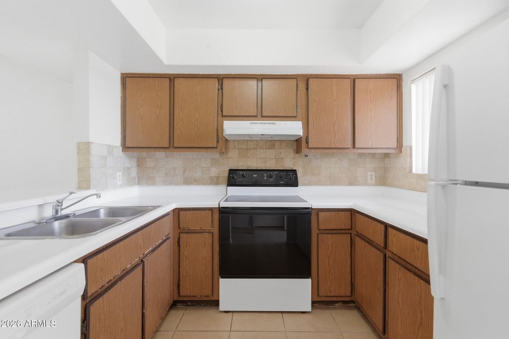 Image 11 of property listing at 2828 E TIERRA BUENA Lane, Phoenix, AZ 85032