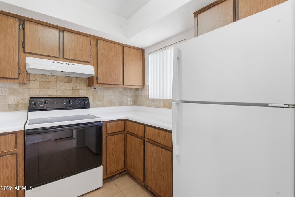 Image 13 of property listing at 2828 E TIERRA BUENA Lane, Phoenix, AZ 85032