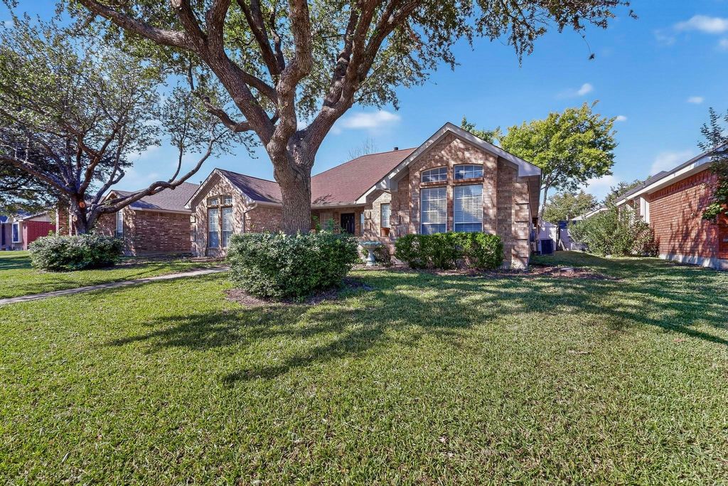 2601 Daisy Lane, Rowlett, TX 75089