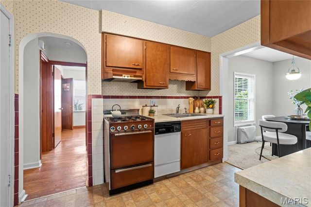 1053 Chelsea Avenue, Glendale, MO 63122