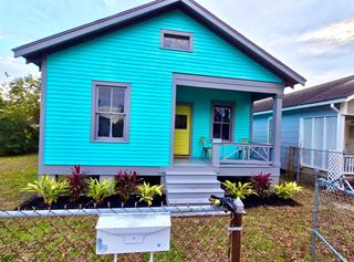 4807 Avenue P 1/2, Galveston, TX 77551