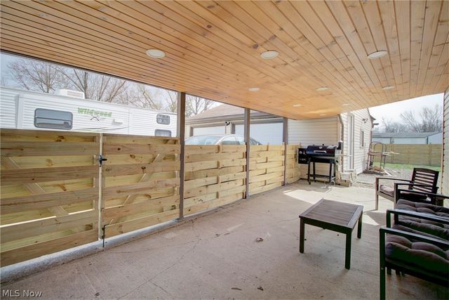 12123 National Drive, Grafton, OH 44044