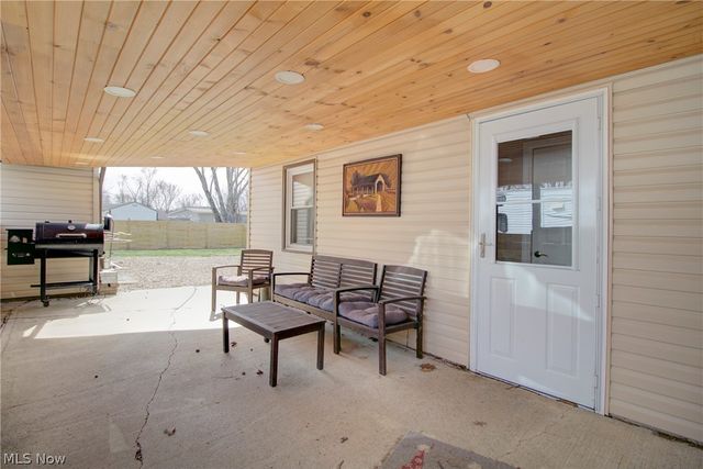 12123 National Drive, Grafton, OH 44044