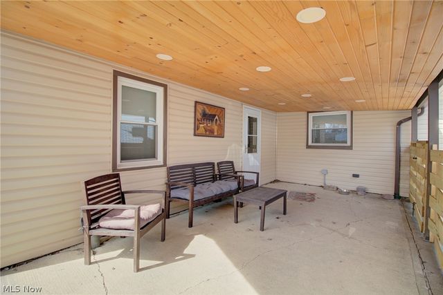12123 National Drive, Grafton, OH 44044