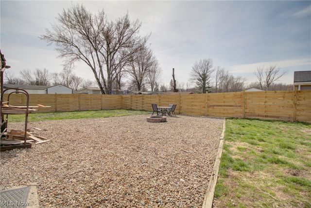 12123 National Drive, Grafton, OH 44044