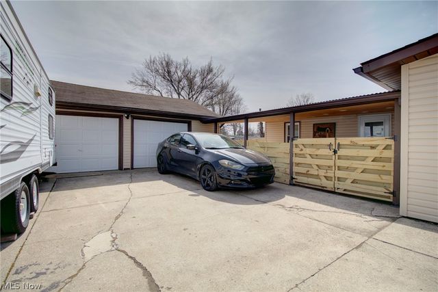12123 National Drive, Grafton, OH 44044