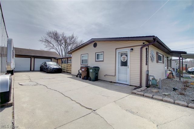12123 National Drive, Grafton, OH 44044