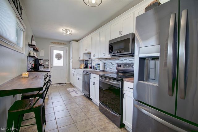 12123 National Drive, Grafton, OH 44044