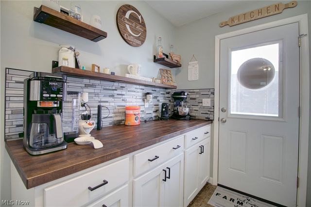 12123 National Drive, Grafton, OH 44044