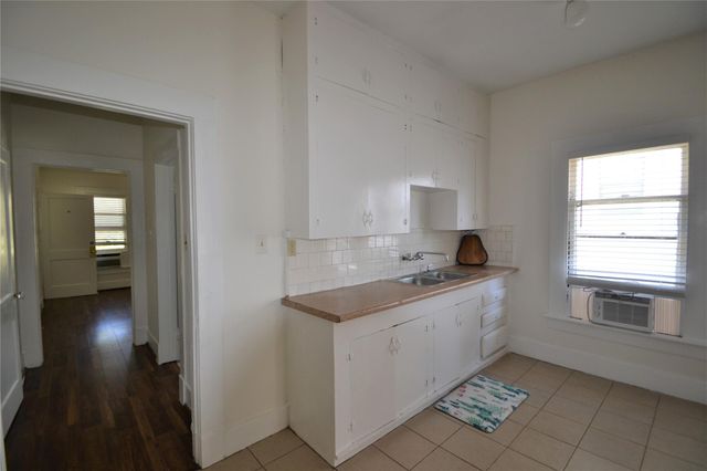 1517 Bonnie Brae Street 3, Houston, TX 77006