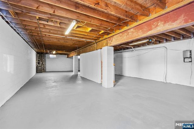 27 Norwood Avenue, Glen Rock, NJ 07452