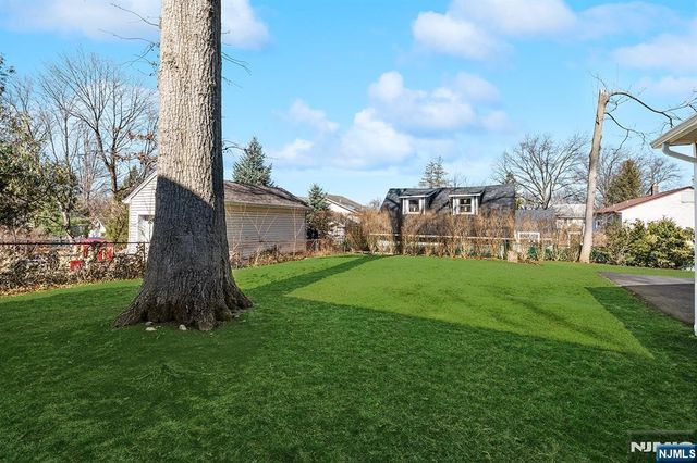 27 Norwood Avenue, Glen Rock, NJ 07452