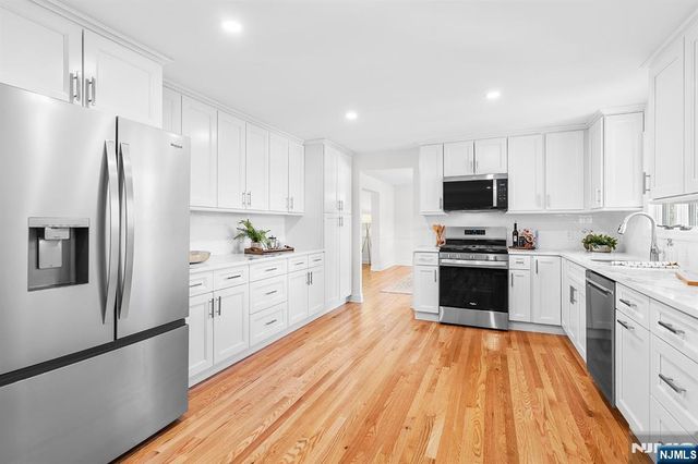 27 Norwood Avenue, Glen Rock, NJ 07452