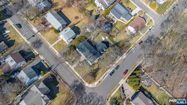 27 Norwood Avenue, Glen Rock, NJ 07452