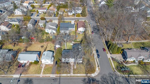 27 Norwood Avenue, Glen Rock, NJ 07452