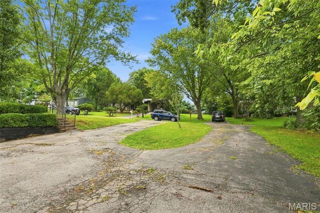 3051 Nettie Drive, St Louis, MO 63129