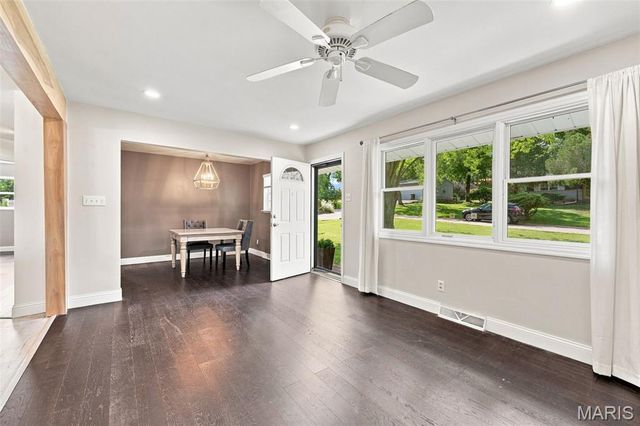 3051 Nettie Drive, St Louis, MO 63129