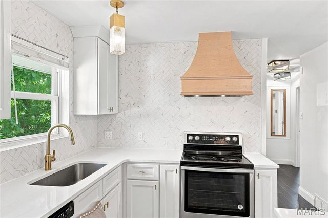 3051 Nettie Drive, St Louis, MO 63129