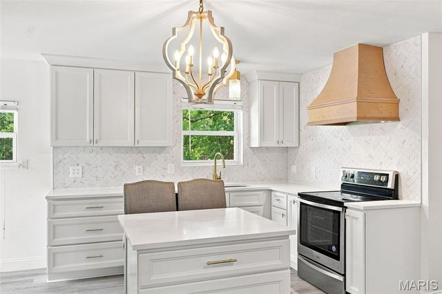 3051 Nettie Drive, St Louis, MO 63129
