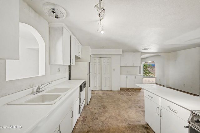 4611 W MONTE CRISTO Avenue, Glendale, AZ 85306