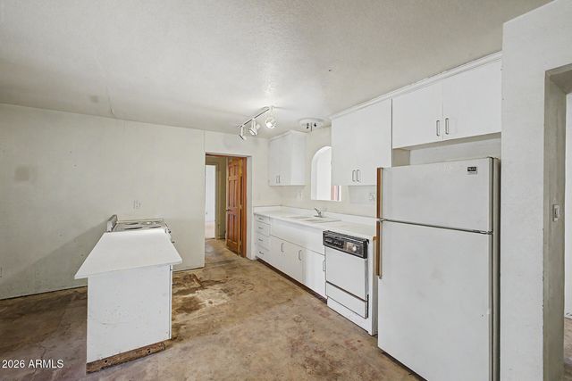 4611 W MONTE CRISTO Avenue, Glendale, AZ 85306