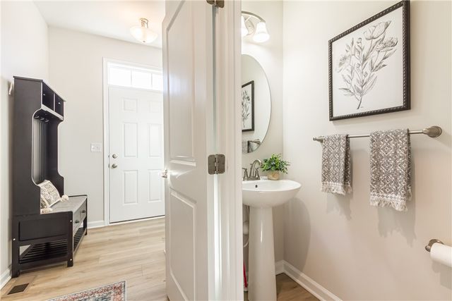 21 Keuka Lane, Canandaigua City, NY 14424