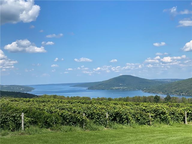 21 Keuka Lane, Canandaigua City, NY 14424